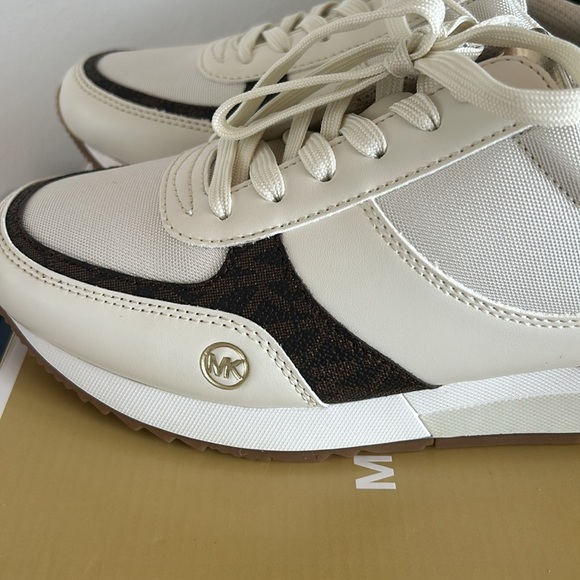 Michael Kors Andi Trainer - Picture 4 of 10